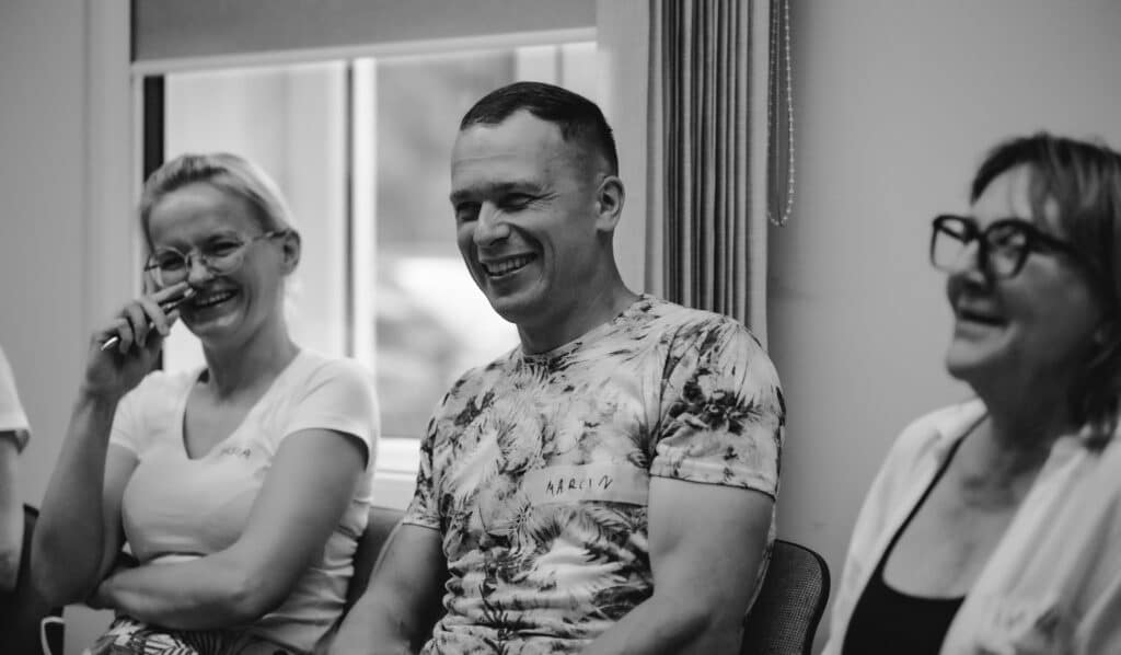 Zdjęcie przedstawia uczestników warsztatów „STOPklatka - ile globalności w naszej lokalności”