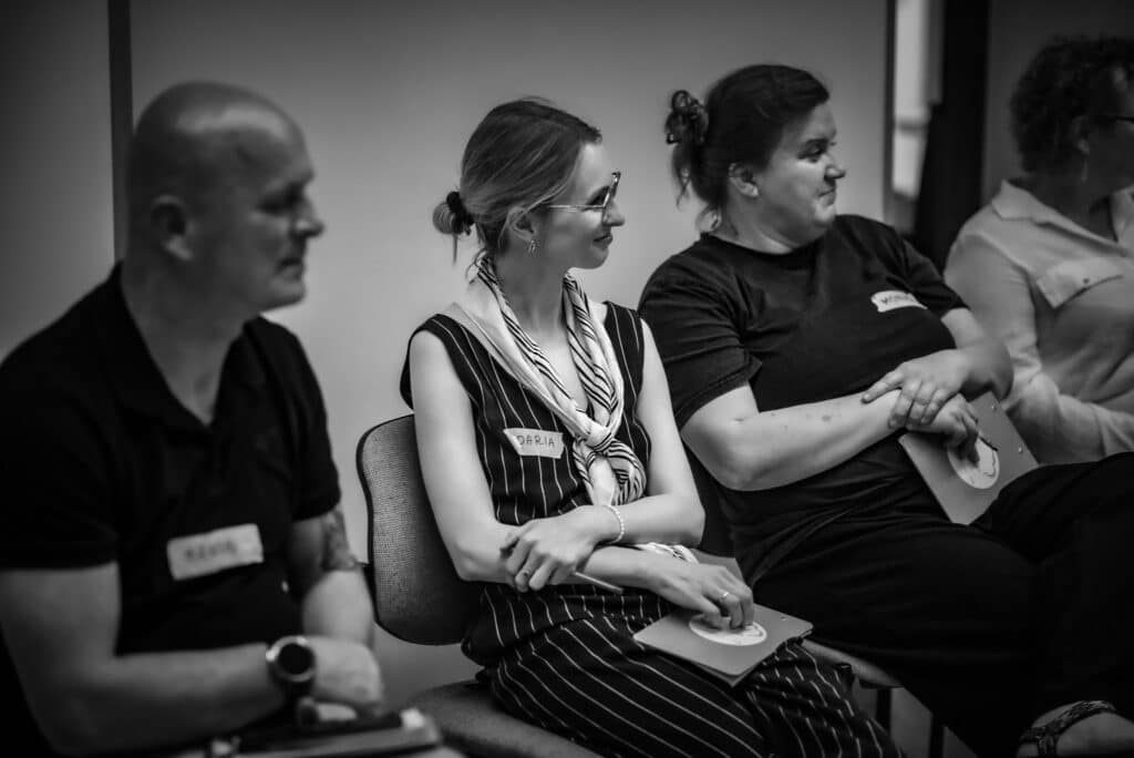 Zdjęcie przedstawia uczestników warsztatów „STOPklatka - ile globalności w naszej lokalności”