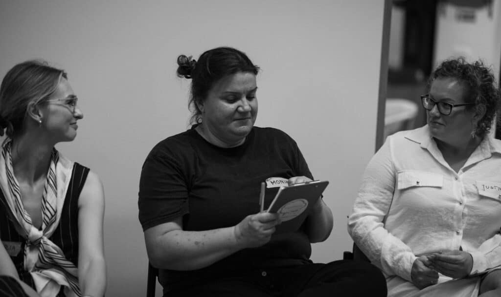 Zdjęcie przedstawia uczestników warsztatów „STOPklatka - ile globalności w naszej lokalności”