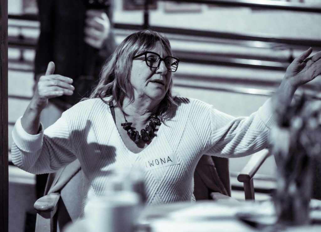 Zdjęcie przedstawia uczestników warsztatów „STOPklatka - ile globalności w naszej lokalności”