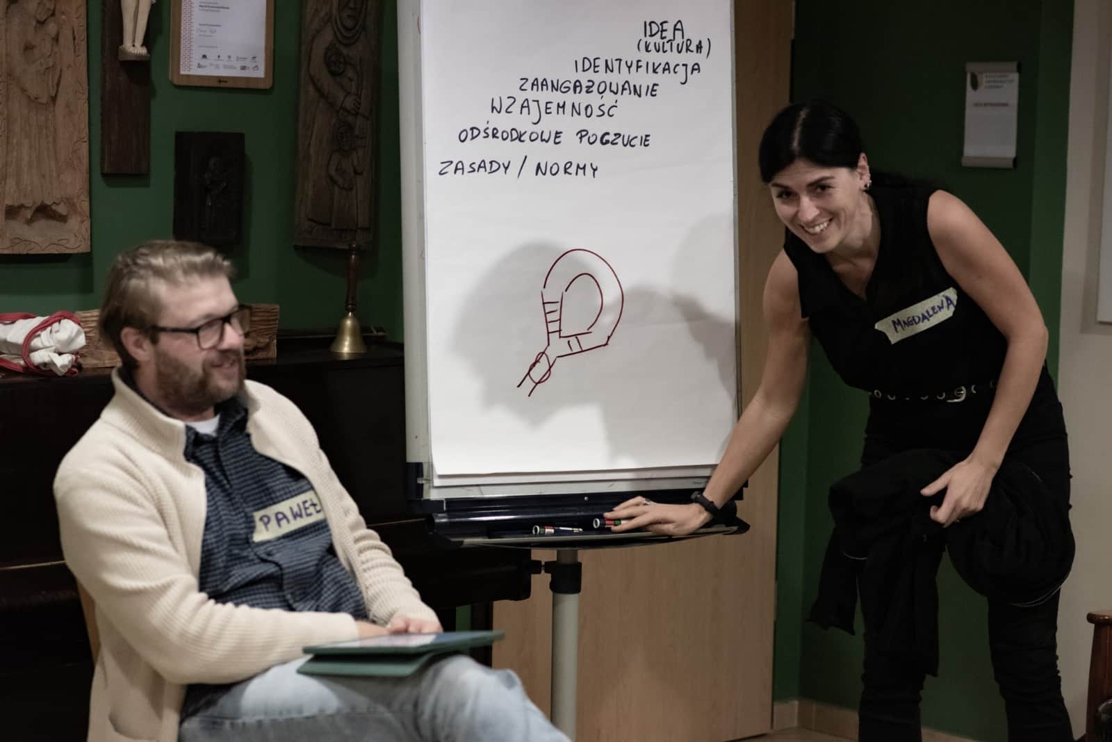 Zdjęcie przedstawia uczestników warsztatów „STOPklatka - ile globalności w naszej lokalności”